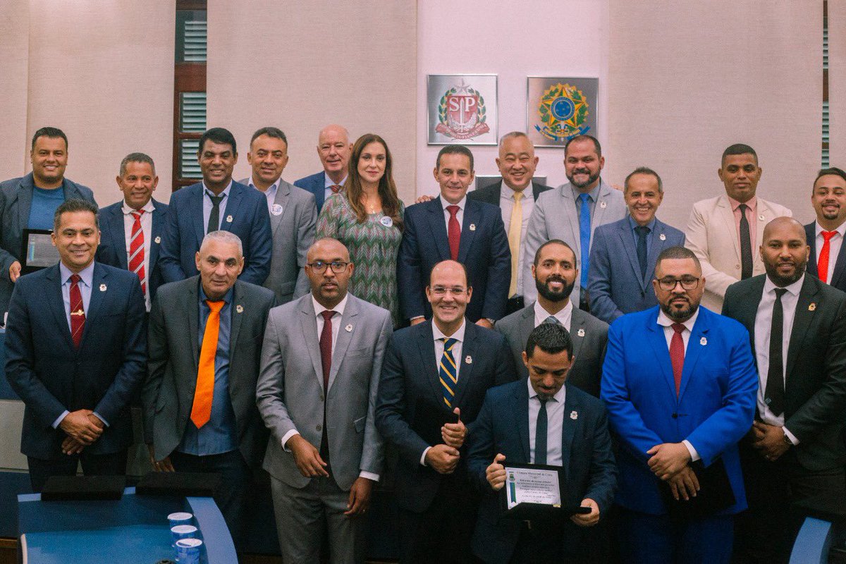 rogeriofranco_'s tweet photo. Neste sábado, participei da Sessão Solene em homenagem ao aniversário de emancipação político-administrativa da cidade, na Câmara Municipal. 

Cotia vive um grande momento! 👏🤝 É sempre uma grande honra estar ao lado dos vereadores e da população. 

#cotia #sessãosolene https://t.co/waBL0hSQpo