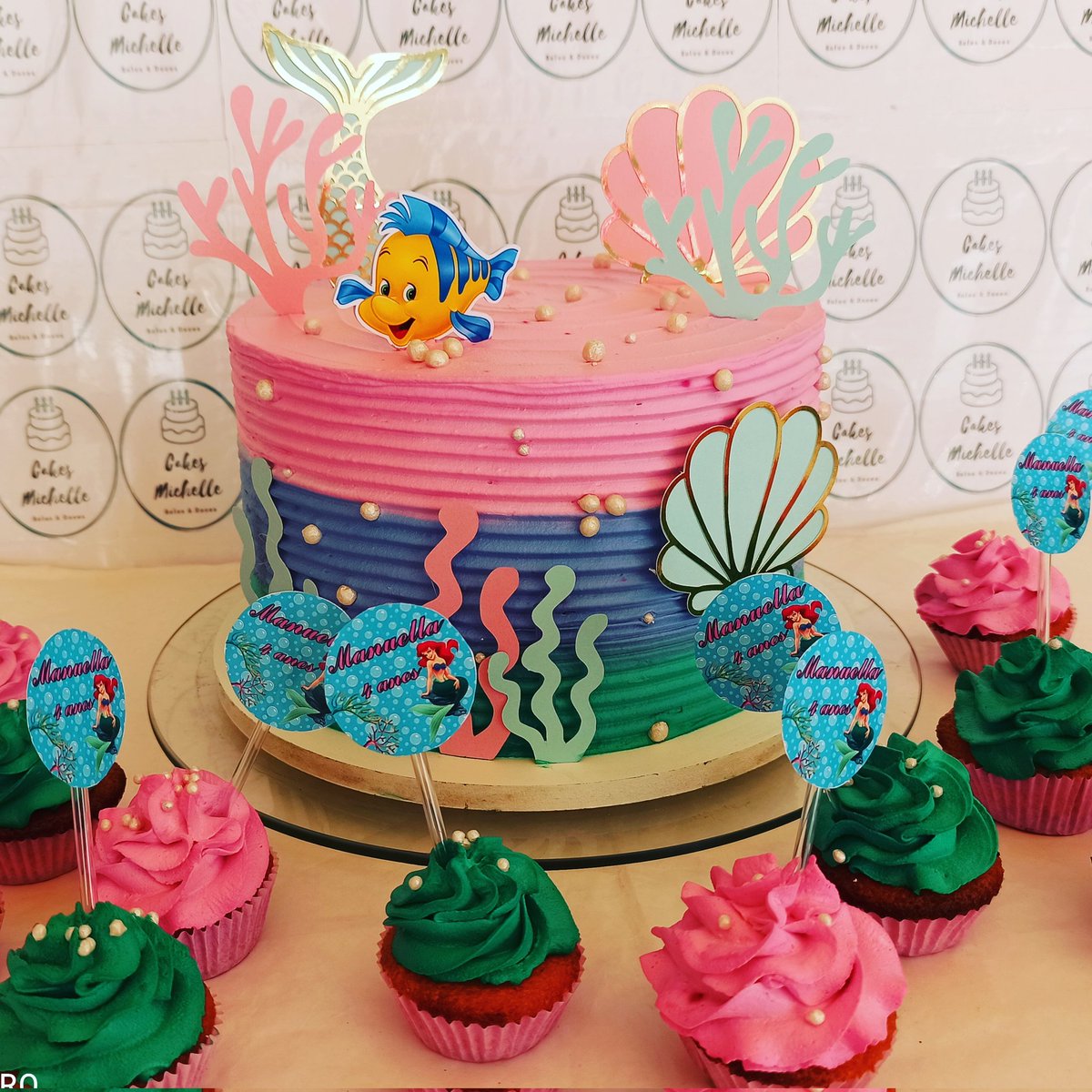 Cakes Michelle on X: Bolo decorado em chantilly com tema Maquiagem  🎂🍰🥧🥞 #cakes #bolos #chantilly #cakesmichelle #sweet #bolosdecorados  #cakedesigner #confeitaria #loveconfeitaria #maquiagem #bolofeminino   / X