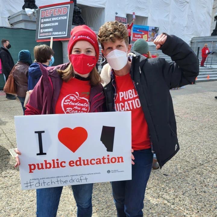 Adriana, all the Jasons, and the rest of the UCP are hoping Albertans will forget about their crap curriculum. They’re wrong.

Thousands of you rallied today across our province with a clear message: ditch the draft!

Keep it up, friends. We’re stronger together. ♥️

#abed #ableg
