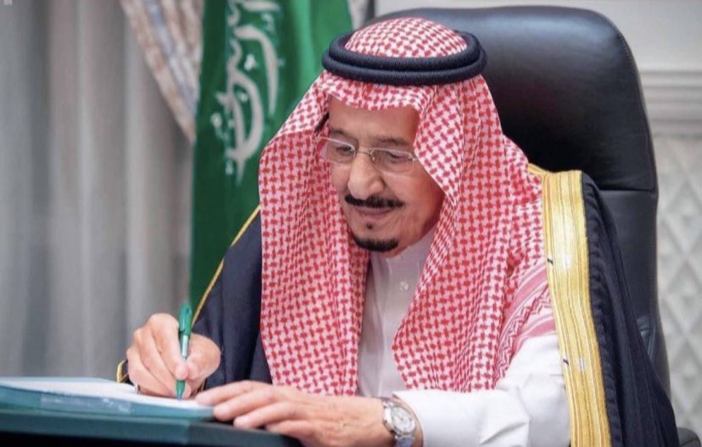 Rashedalazmi206's tweet photo. يا رايات العز رفرفي وسط السحاب، ورددي دام دام الملك سلمان 🇸🇦♥️#بابا_سلمان https://t.co/MFkniGmYi4