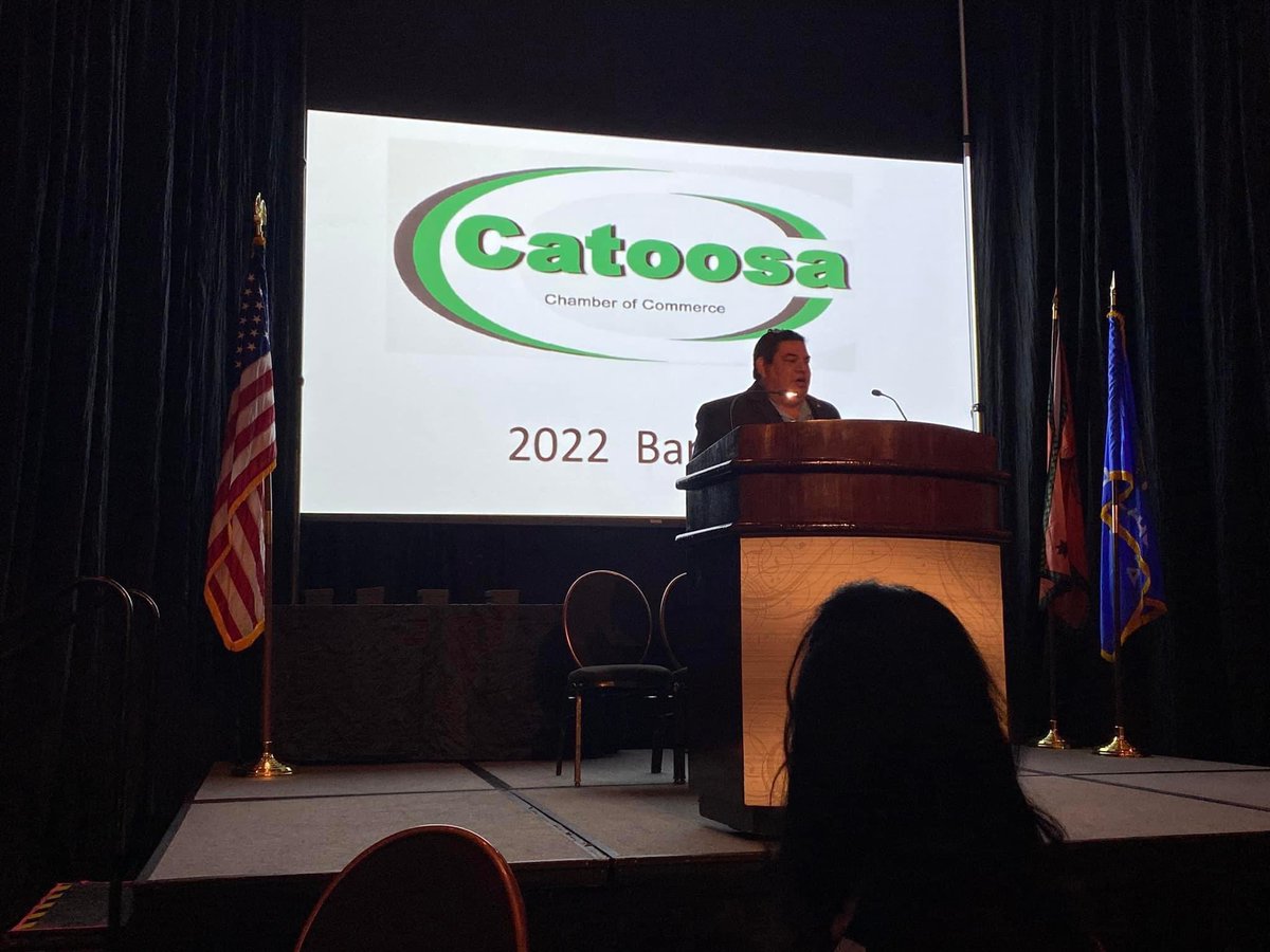 joedeerecnd13's tweet photo. Great evening attending the Catoosa Chamber of Commerce Annual Banquet &amp; Awards. It was good to see &amp; introduce my friend, Chief Chuck Hoskin Jr. Congratulations to the new Chamber board members that were sworn in, as well as to all the 2022 Chamber award recipients. https://t.co/SneKcTbl2Q