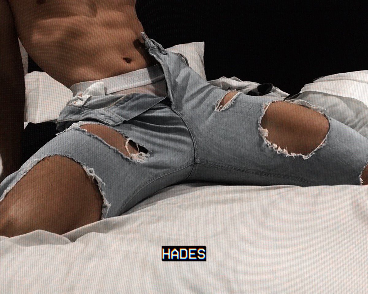 goodnight hotties. feeling quite knackered after today’s livestream. giving you a glimpse of what you missed.