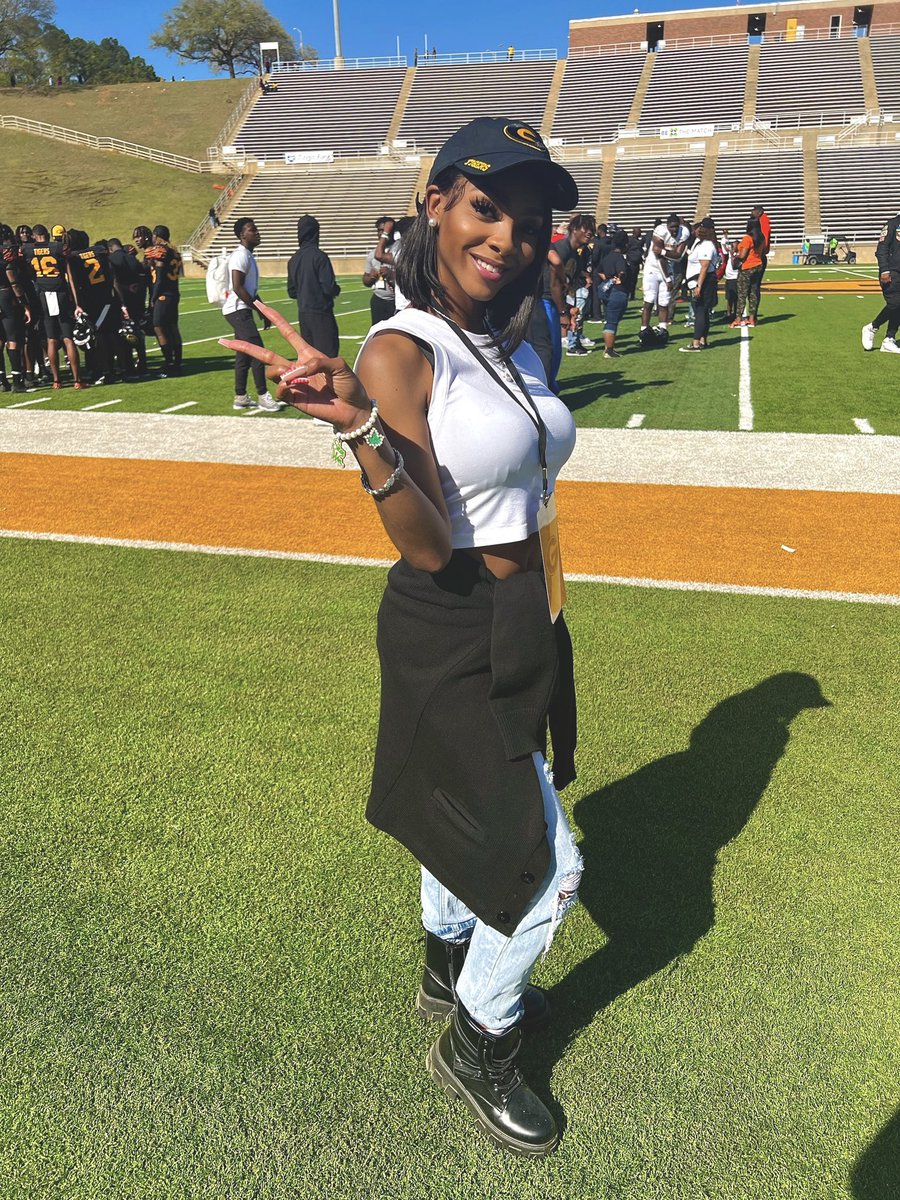 faithgdaniels's tweet photo. how could you not love the G?💛🐅
#LastSpringGame https://t.co/oTo2b0qlna