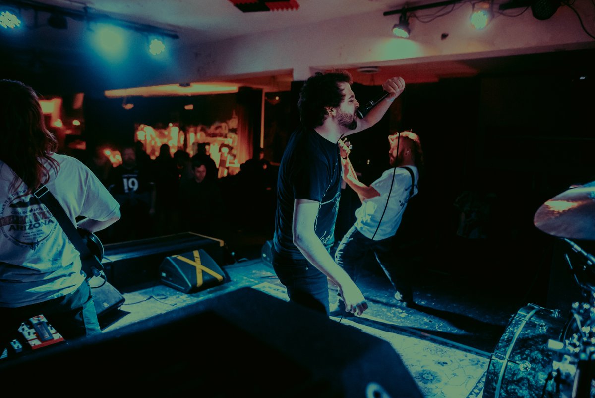 baileelogan's tweet photo. Kill your heroes, they'll always let you down// @PickwickCommons at @LegendsBar513 the other night https://t.co/igxCdb955E