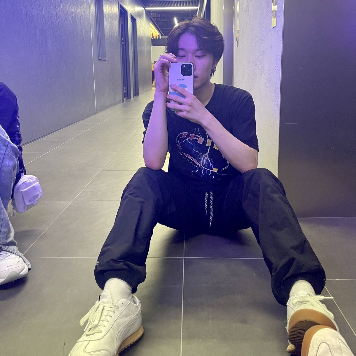 อ้ากกกกกกเยดัมใส่เสื้อที่เราส่งไปให้ในที่สุดฝันที่ไม่กล้าฝัน ขอบคุณน้าาคงได้เห็นที่เขียนไปให้แล้ว รักเยดัมมม30000%
っ♡ ˚₊ #방예담 #BANGYEDAM