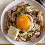 レンジで完結!バターと塩こんぶの濃厚カルボナーラ。