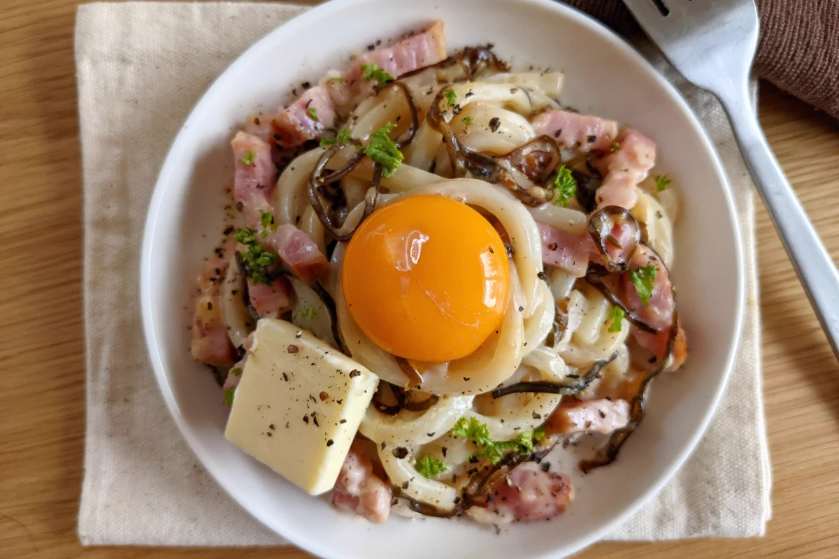 レンジで完結！バターと塩こんぶの濃厚カルボナーラ。