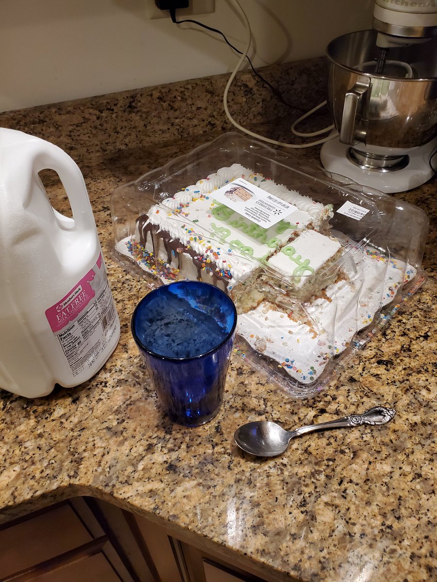 We all know what's about to go down here #CupOCake #Delicious <a href="/ClaytonHentzel/">Clayton Hentzel</a>