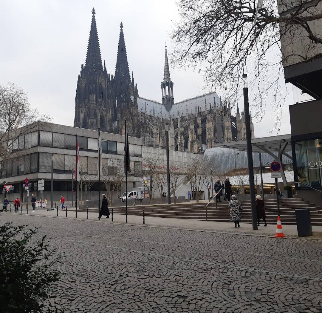 monetarsio's tweet photo. El primer amor nunca se olvida..Köln, Alemania. https://t.co/wOqMN6ndkA