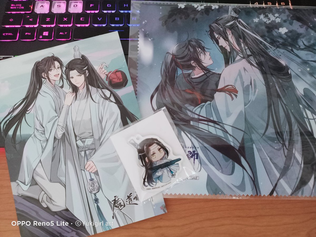 Sora0kun's tweet photo. I am Happy!!! Because my parcel from Japan arrived with this beautiful surprise. @GEAROUS your art it's beautiful thanks! #MDZS #MXTX #Oficialmerch https://t.co/XqYNybNLLy