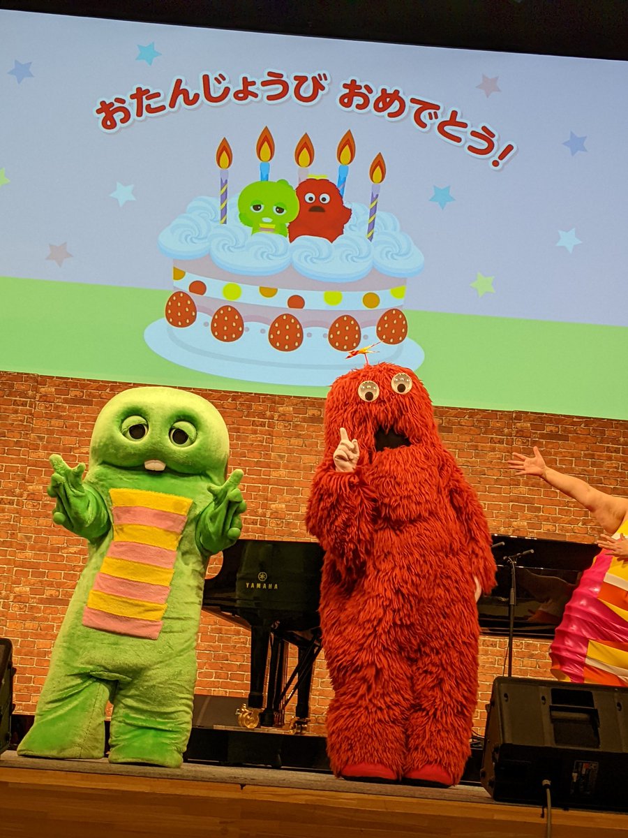 polasukarun's tweet photo. 2回とも最前列ど真ん中で
見てました
誕生日プレゼントも届いて良かった
ガチャピン&amp;ムックが
好きなお菓子たくさん詰めたから
食べてね😆サーカスエコロジカル
の時に一緒に撮った写真も
見てくれてありがとう
#ガチャムク
#ガチャピン
#スプリングコンサート https://t.co/Atk4iAjgtk
