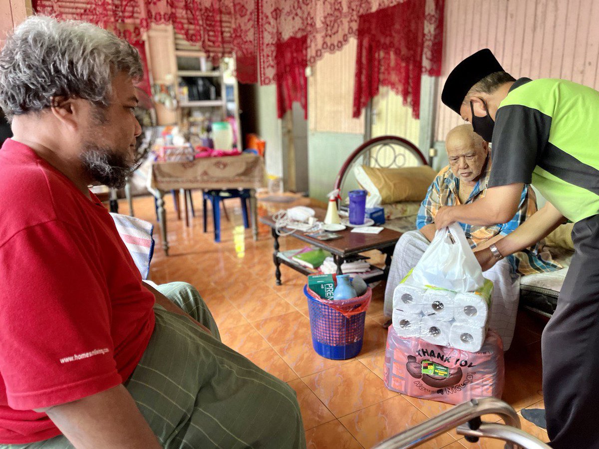 CkgAbdAziz's tweet photo. PERSEDIAAN MENYAMBUT RAMADHAN BERSAMA MEREKA YANG TERISTIMEWA

Alhamdulillah hari ini dapat meluangkan masa bersama puluhan sekitar Maharani dengan memberi keperluan untuk menyambut Ramadhan.

#MaharaniPrihatin #MuoSederap #CikguAzizTalib https://t.co/dwjmG4yy7N