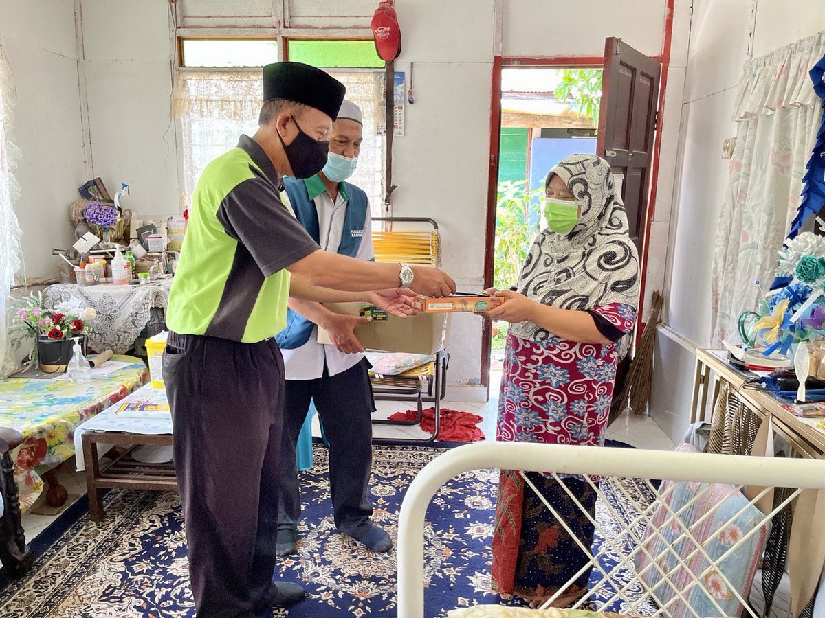 CkgAbdAziz's tweet photo. PERSEDIAAN MENYAMBUT RAMADHAN BERSAMA MEREKA YANG TERISTIMEWA

Alhamdulillah hari ini dapat meluangkan masa bersama puluhan sekitar Maharani dengan memberi keperluan untuk menyambut Ramadhan.

#MaharaniPrihatin #MuoSederap #CikguAzizTalib https://t.co/dwjmG4yy7N
