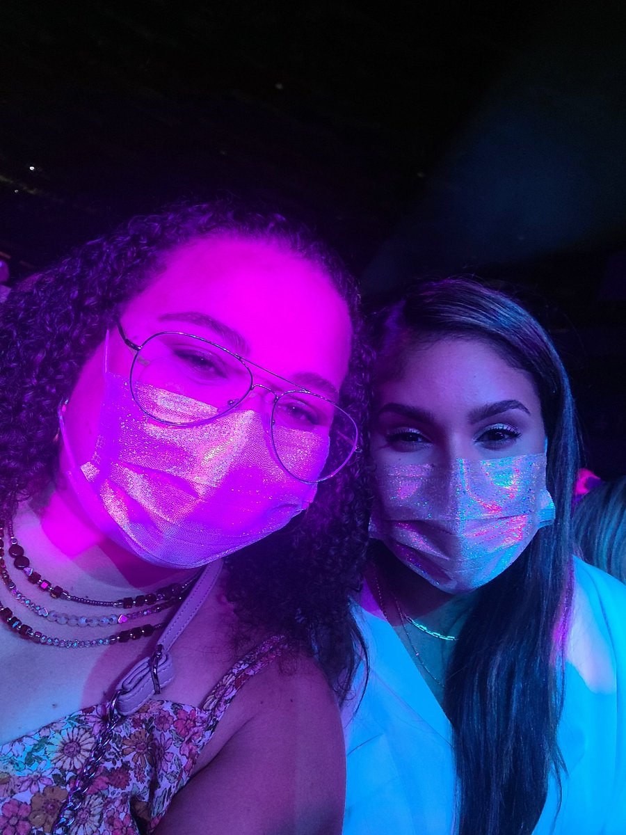 lizzyprNT's tweet photo. Feliz cumpleaños @vsnt8 Te amo con todo mi corazón. Bendito viaje a México que cruzó nuestros caminos. Salud, sueños, viajes, risas y todo lo que papá Dios te pueda regalar. Que privilegio tenerte en mi vida. #ACelebrar #BuleriaBuleria #ViviMarie https://t.co/ccTlEMJT9o