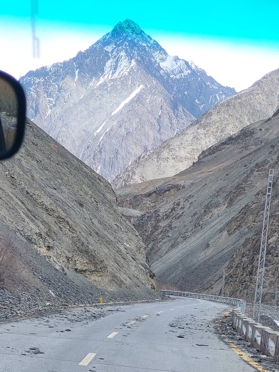 BaelaJamil's tweet photo. An important day #RamzanMubarak coupled with #DestinyChanges for Pakistan yet again! Praying for resilience and grit to remain on course! A beautiful land and people deserve the best! May there be pathways for a Learning Pakistan! Ameen https://t.co/NiVf8rPBzo