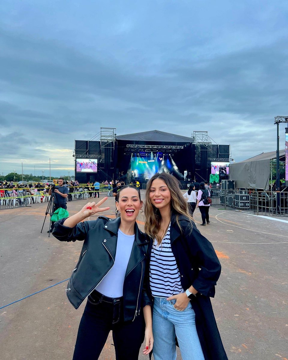 tamaraflores's tweet photo. Muchísimas Felicidades a @Mqvpy 🤍🥳 estuvo increíble esta noche ‼️😍 @emilioaguero 👏🏻👏🏻 #Avanzandoconfe #MQV21Años✨ https://t.co/TT94RmQExi