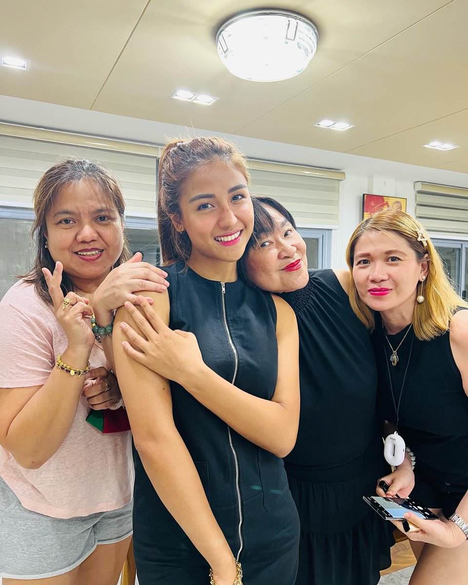 elliezianna's tweet image. Saturday night dinner with good friends and mi familia part 2. With @sanya_lopez @annadj007 @pretichey @frankmillari #firstladygma #sanyalopez

📸 | @ellemadrona 
~~~~~~~~~
@SanyaWarriors