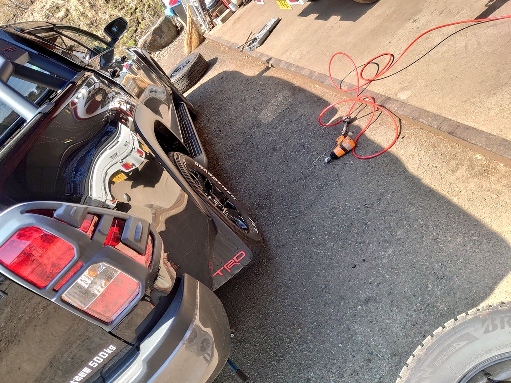 タイヤ交換の民 