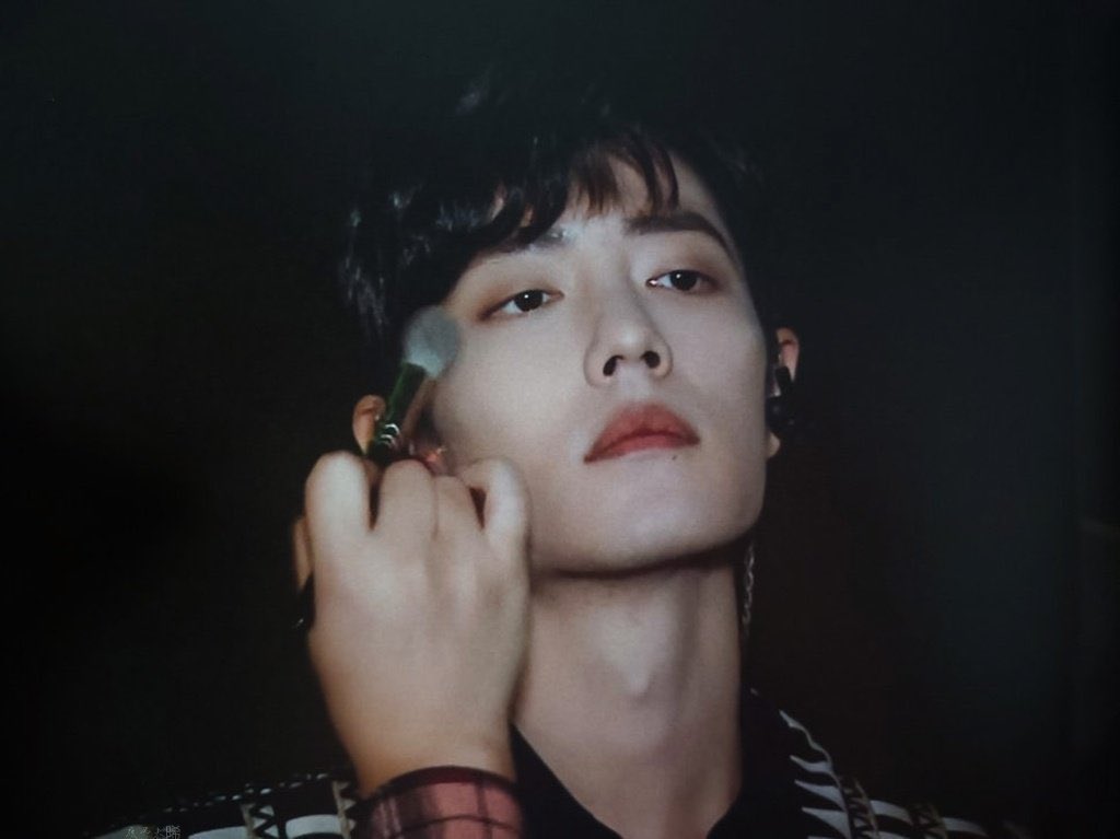 wxyzybxz's tweet photo. 并肩pb (4) - Xiao Zhan 

cr. 博君一肖被琑了 https://t.co/l9aRwly245