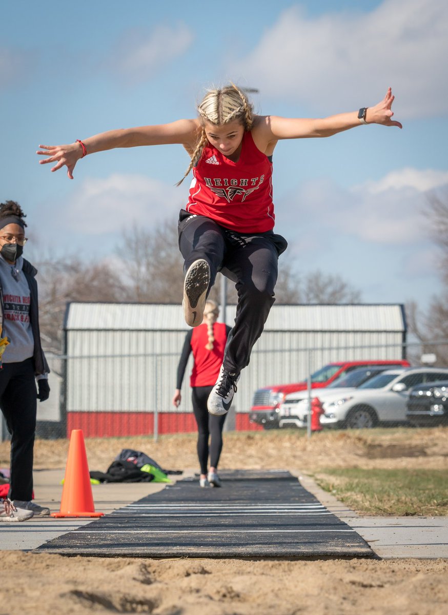 Thank you Steele House Photography for this awesome pic of my daughter at the Track meet in Ottawa! <a href="/HowlandKinley/">Kinley Howland</a> <a href="/WHTSTrack_Field/">Heights Track</a> #FalconPride #TalonsOut #WPSProud