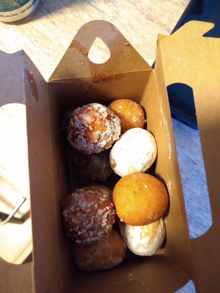 marissacuddy's tweet photo. @TimHortons this really looks like 5 birthday cake and 5 honey dip timbits... Not. So disappointed. The fact there are only 2 birthday cake made me so sad those are the best ones if you don't have the flavours tell me. I order specific because those are the ones I like! https://t.co/B4if0MBzOR