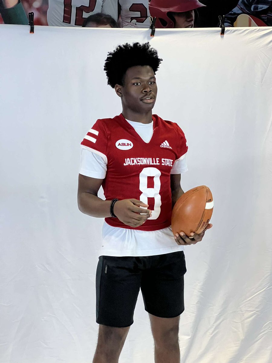 kyler_douglass's tweet photo. Had a great time at Jacksonville State today! 🔴⚪️
@Bucks_Football1 @CoachKMK2 https://t.co/wWzIq6zm5c