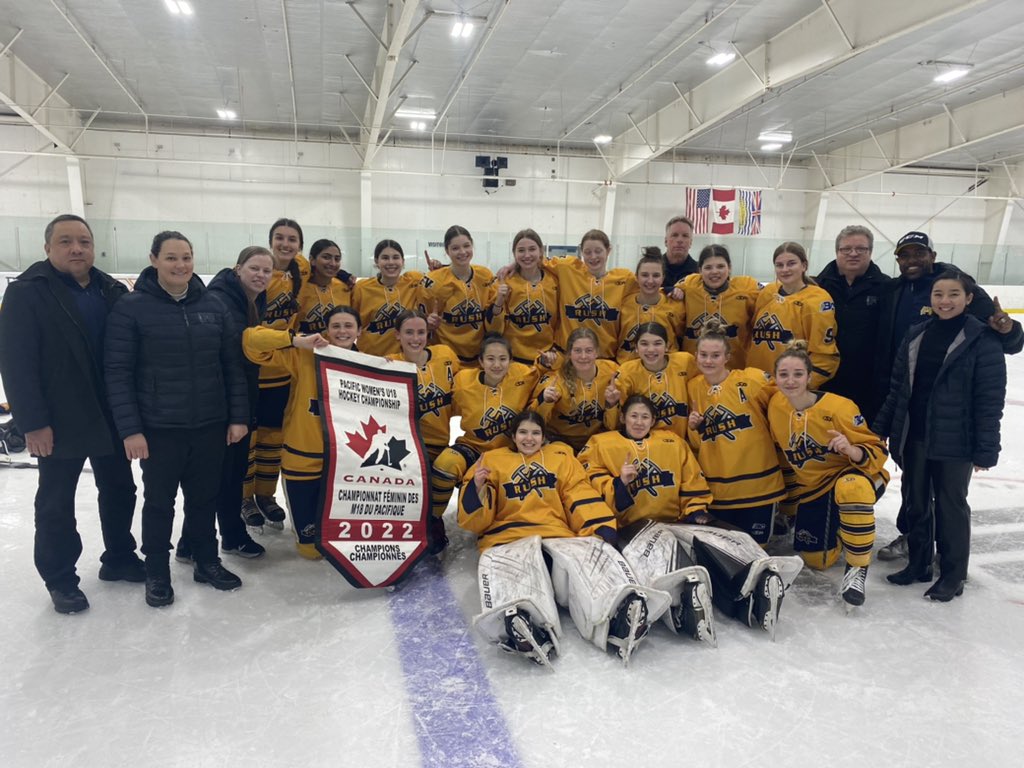 FVRush_aaa's tweet photo. 2021/22 Pacific Regional Champions! 💙⚒💛 https://t.co/EFNmNjOuhb