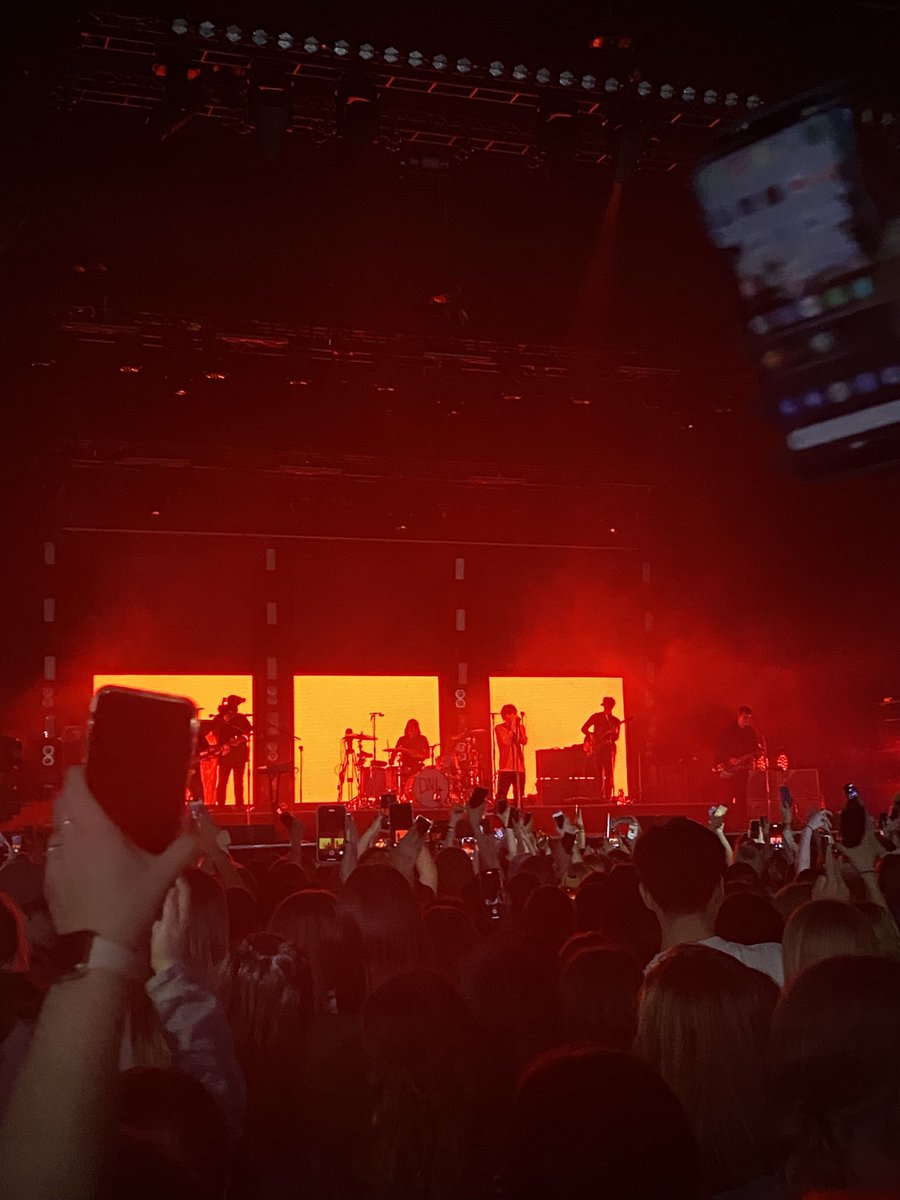 oopslikethis's tweet photo. @Louis_Tomlinson it was an incredible night ❤️❤️ https://t.co/gs3KocDMvl