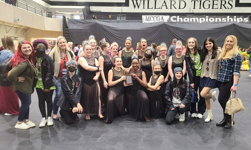 BcmsGuard's tweet photo. Congratulations to the Mustang Guard who travelled to Springfield for State Championships and earned another SUPERIOR to end the season!!  Way to go!!!!!  @BCMSMustangs @BCMS_OfficeLady @BCMS_StuCo @BCMSBands https://t.co/pvPoUPNDSm
