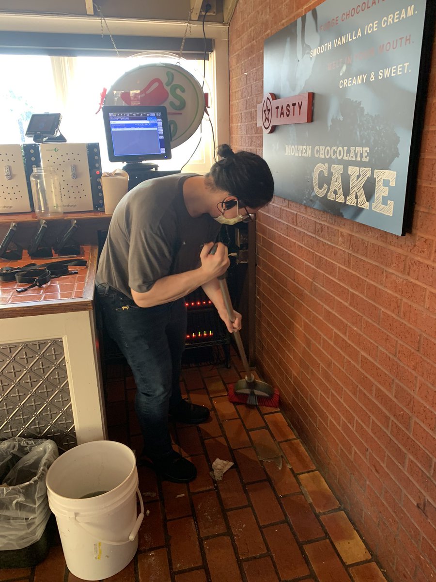 Chili’s pearland parkway 🌶 tweet media