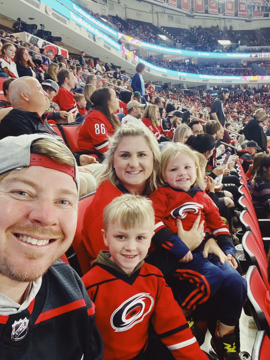 cbjanicki's tweet photo. It’s a WILD night. #LETSGOCANES  #caniacsmiles @NHLCanes #eckenrodeparty https://t.co/nRuHRvL1J1