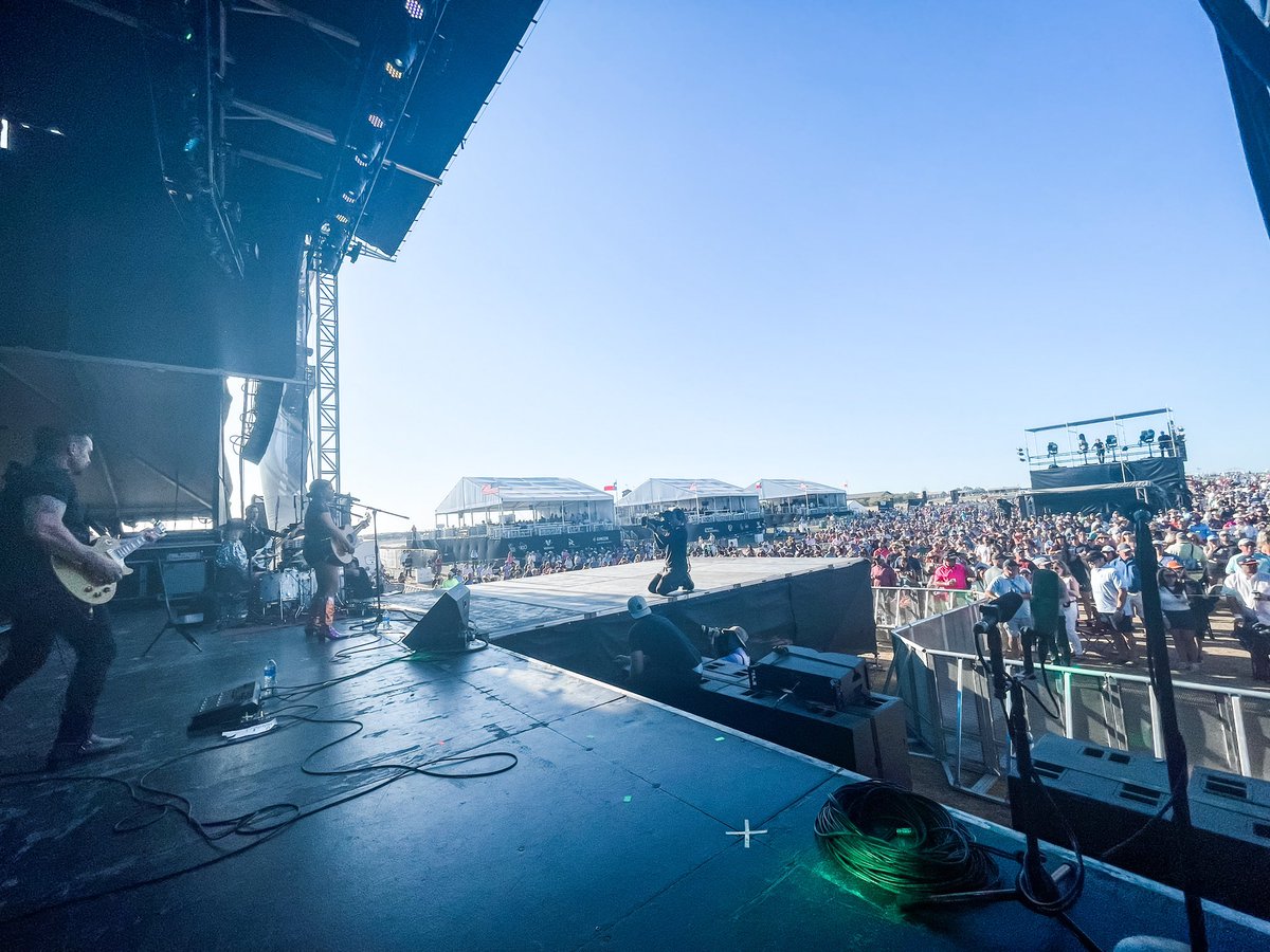 Here’s <a href="/WalkerCounty/">Walker County</a> killing the National Anthem at the <a href="/valerotxopen/">Valero Texas Open</a> 🇺🇸 The crowed went wild with American pride! #usa #valerotexasopen