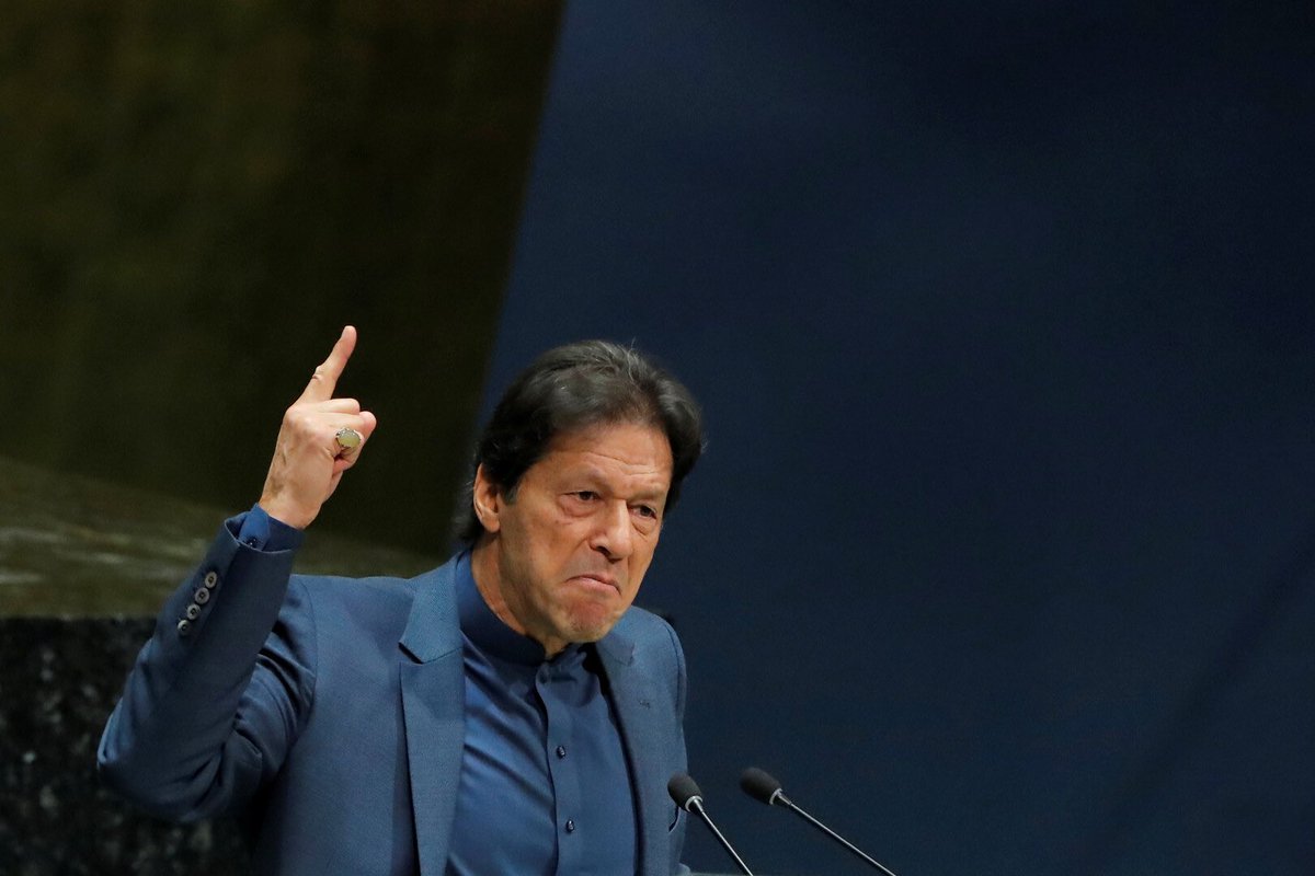 رئيس الوزراء الباكستاني #عمران_خان :
جعلت تعلم السيرة النبوية في المدارس فرضاً حتى يعرف أبناء باكستان من هو نبينا #محمد صلى الله عليه وسلم .
