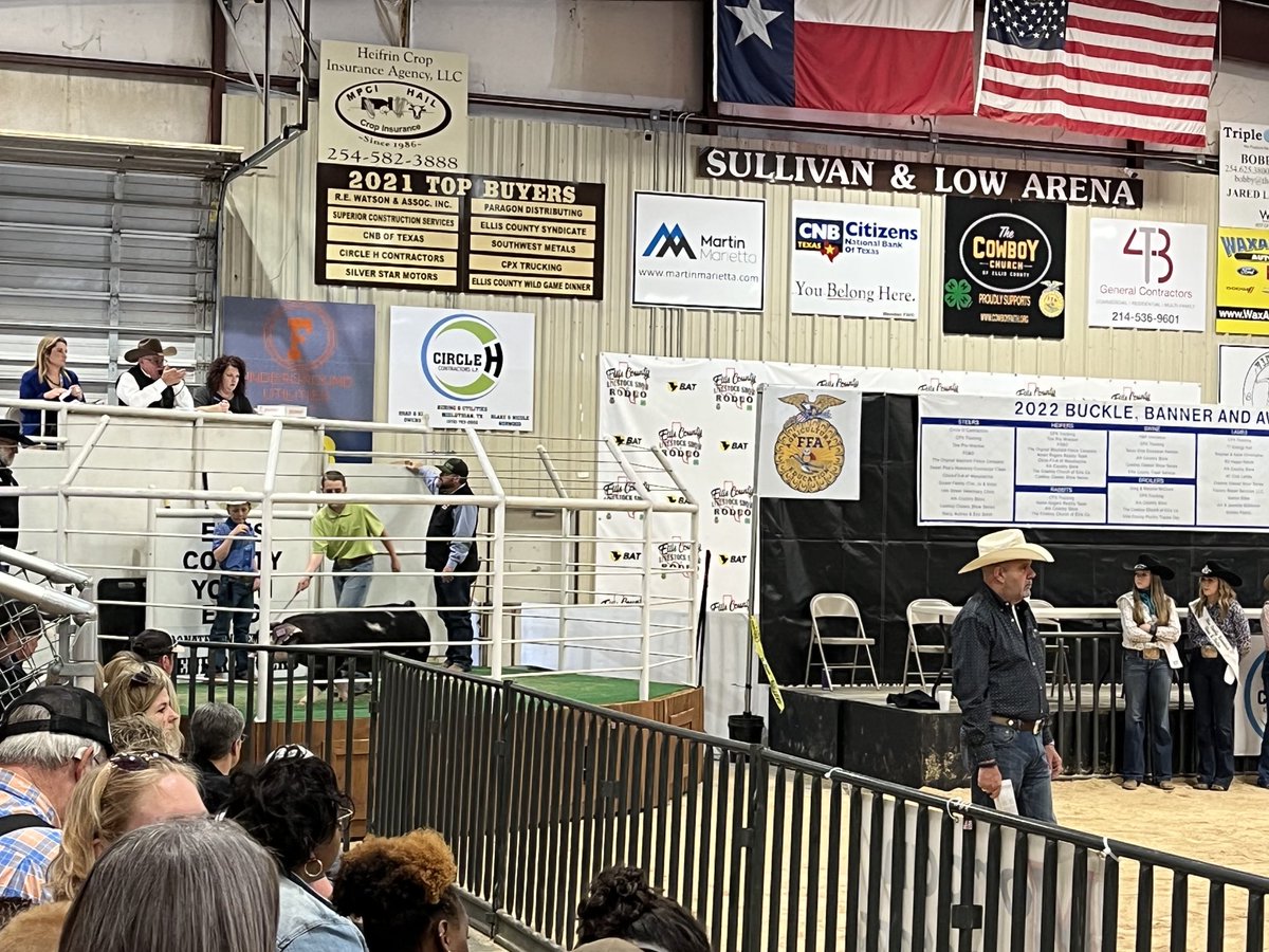 What a privilege to watch this community support our ⁦@WaxahachieISD⁩ Ag students in a big way at the Ellis County Youth Expo! #communityrelationships #limitless