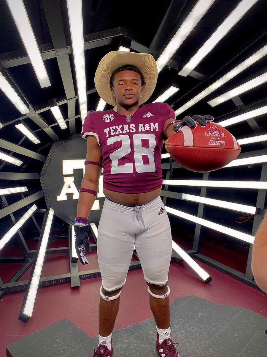 NigelDionHill's tweet photo. Blessed to say that I had a great visit at Texas A&amp;M University @AggieFootball , thank you coach @CoachDickey1  for the invite!! https://t.co/sz84s2yqkt