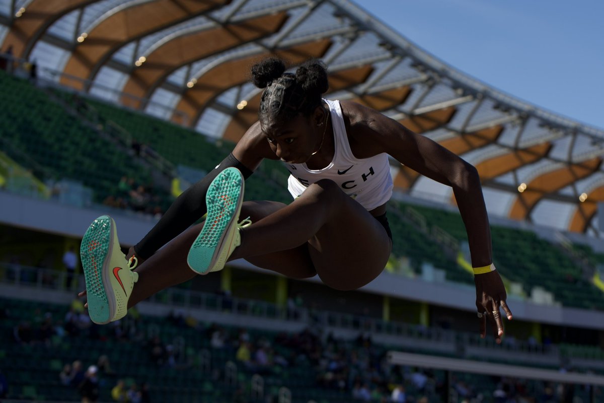 .@LBSU_Track_XC is taking off 🚀

Crystal Washington leaps 12.61m (41-4.50) in the women’s triple jump to claim the #HaywardPremiere crown.
