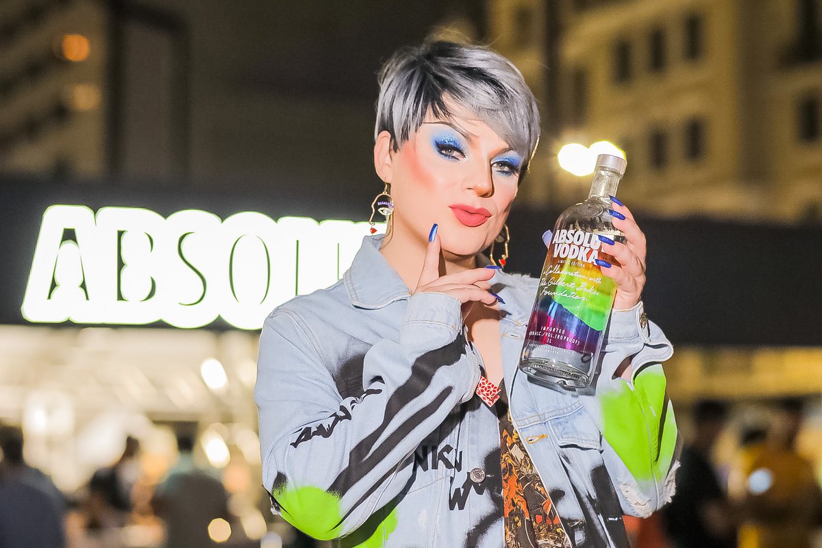 Lorelay_Fox's tweet photo. Tava com saudades de festival e recebi esse convite para estar aqui no Festival Castro com a @absolutbrasil 💖 acompanhem no instagram!  #SDDSREAL #NadaSuperaaGenteJunto #FestivalCastro #Absolut | #BebaComModeração e não compartilhe com menores de 18 anos *publi https://t.co/fF6q1PP6AJ