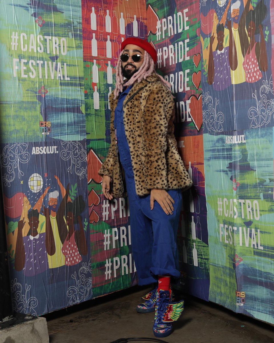 artursantoro's tweet photo. nessa temporada de retorno de eventos, a @absolutbrasil me convidou pra continuar matando essa saudade no festival da @festacastro 💘

#bebacommoderação e não compartilhe com menores de 18 anos.

#SDDSREAL #NadaSuperaAGenteJunto #FestivalCastro #Absolut 
conteúdo publicitário https://t.co/oNd41w54w1