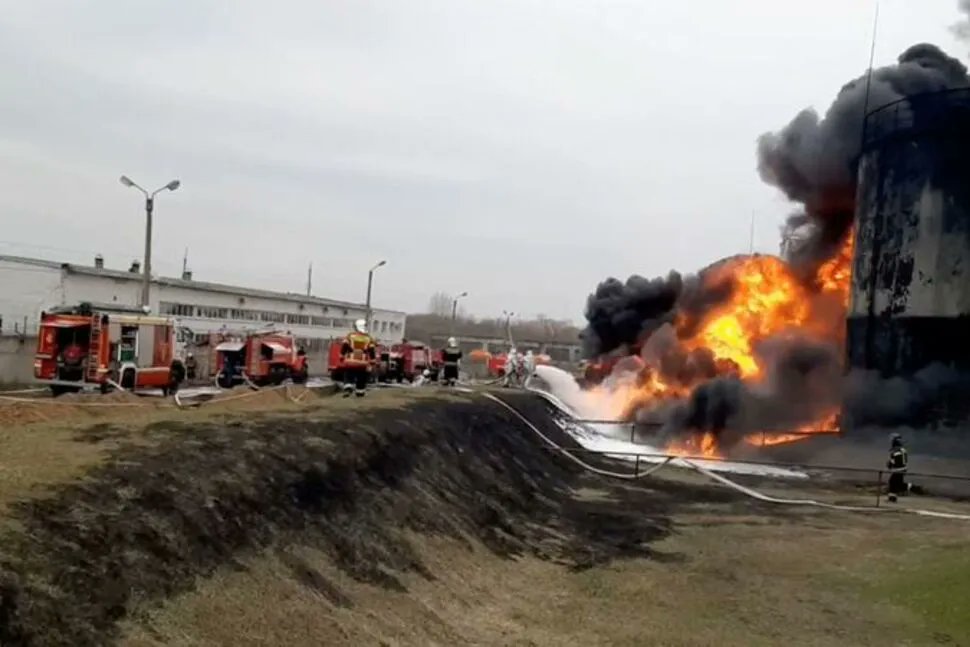 Crown_Financial's tweet image. Ukraine Denies Attacking Fuel Depot Inside Russia #fuelDepot #crown 
buff.ly/3iYNcci