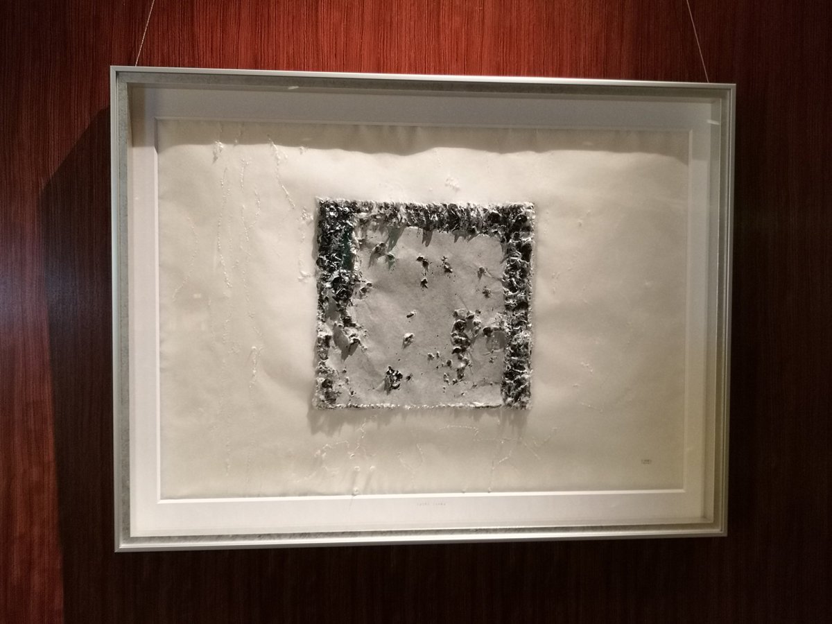 naka88673807's tweet photo. 赤坂のANAインターコンチネンタルホテル東京。
"The Quartet"
4名の作家による紙を使った作品が展示されています。アーサーさんをきっかけに訪れました。"紙"って面白い"素材"ですね。
24時間入れるようなので深夜に見てみたい。
#TheQuartet #アーサーファン #ANAインターコンチネンタルホテル東京 https://t.co/Sy9j6brmvu
