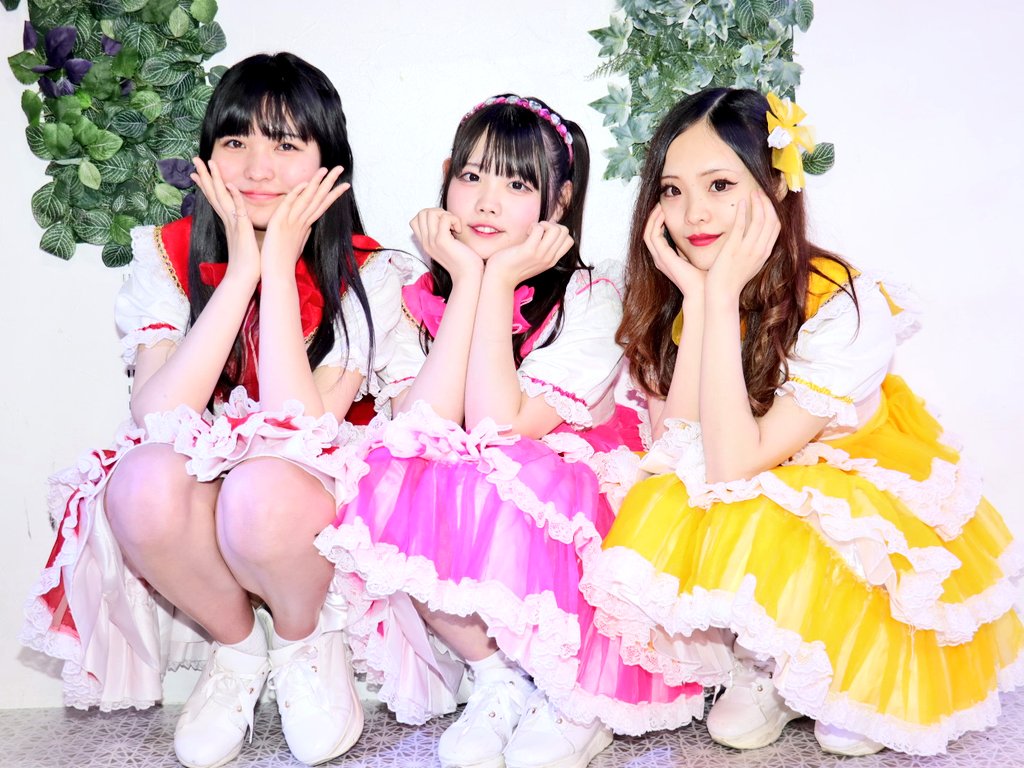 zawa7235's tweet photo. 2022/04/02
@原宿majide_cafe
『Azatoi 馳萌乃香卒業ライブ』
#Azatoi
#RONTA
#馳萌乃香
ほのかちゃんと出逢ったきっかけは
あるアイドルさんの寄せ書き集めやチェキ集め衣装がぽけファンと一緒
アイロボAさんの曲を歌ってる事がきっかけで通い始めました。もう1年過ぎてたね。次のグループで頑張ろう https://t.co/juxRS8yggd