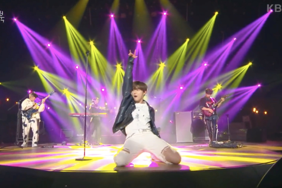 soompi's tweet photo. WATCH: #ONEWE Covers #aespa, #BLACKPINK, #IVE, And #GIDLE In Girl Group Medley On "Yoo Hee Yeol's Sketchbook"
https://t.co/hnyiJeJrM6 https://t.co/AFnDlAafjr