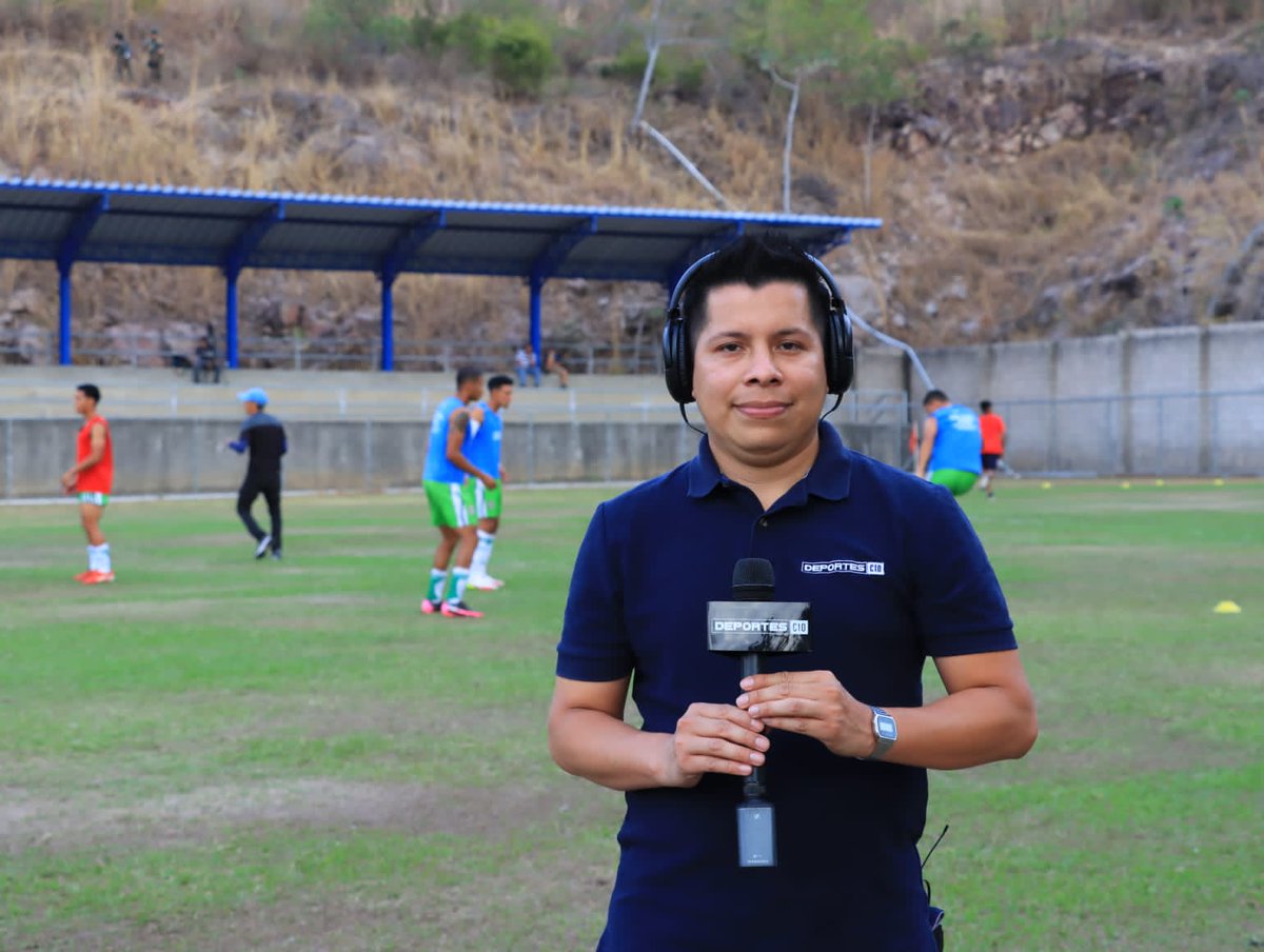 Diegoolguzman's tweet photo. A nivel de cancha está tarde en el partido entre #Corinto y #Topiltzin. #LaSegundaporC10. https://t.co/QHrAFUGKZS
