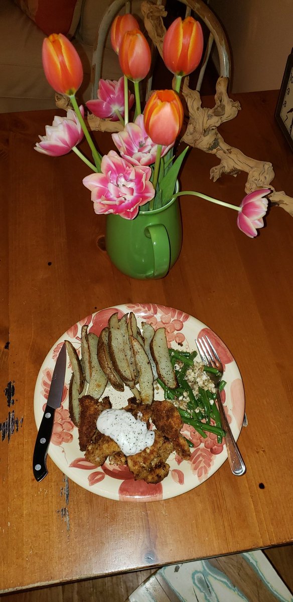 rodbstweets's tweet photo. Hello Fresh meal no. 125
Greek Inspired Breaded Chicken Tenders with Potato Wedges and Garlic-Feta Green Beans 

Ok but the feta on green beans didn't work for me. 7/10
#HelloFreshLife https://t.co/G3yRl2Uz5n