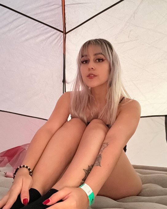 Hoy de camping ⛺️ https://t.co/BuWFL2ggyi