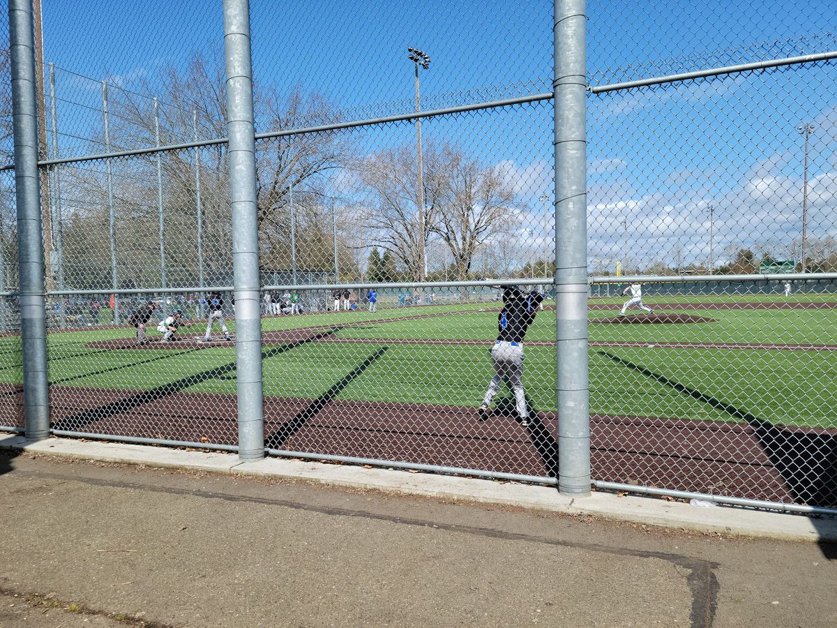 DMoley03's tweet photo. Final from Kent, WA
Grays Harbor 9 #ChokeEm
Green River 6  #GoGators🐊

Green River down 7 in the 9th, got the tying run to the dish but the comeback came up short

Players of the Game🏆
@CClevey3 3-5, 2 R, 2 2B, 1 RBI
@Winterhalder44 3-3, 2 BB, RBI | 5 IP, 2 ER, 9 K
#GrowTheGame https://t.co/XMHSKMA6Yy