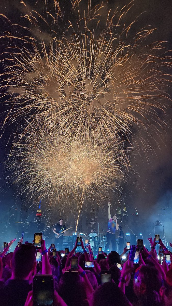 micoldradio's tweet photo. Coldplay es mi lugar favorito en el mundo. https://t.co/ONTnKB2R6l