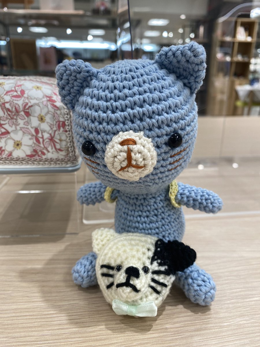 PocoCasa's tweet photo. 甥っ子と姪っ子😊

この春に姪っ子が
小学校に入学するので
お祝いを送ったら
甥っ子もぬいぐるみが
欲しかったようで😅💦

追加であみぐるみ作家さんに
依頼をしました☺️

2人とも喜んだようで
良かった💓

#編み物
#あみぐるみ
#ネコ
#猫のブローチ https://t.co/5cydA0p5Jt