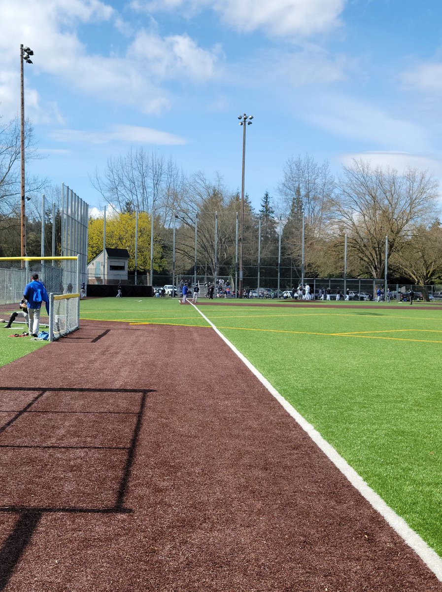 DMoley03's tweet photo. Final from Kent, WA
Grays Harbor 9 #ChokeEm
Green River 6  #GoGators🐊

Green River down 7 in the 9th, got the tying run to the dish but the comeback came up short

Players of the Game🏆
@CClevey3 3-5, 2 R, 2 2B, 1 RBI
@Winterhalder44 3-3, 2 BB, RBI | 5 IP, 2 ER, 9 K
#GrowTheGame https://t.co/XMHSKMA6Yy