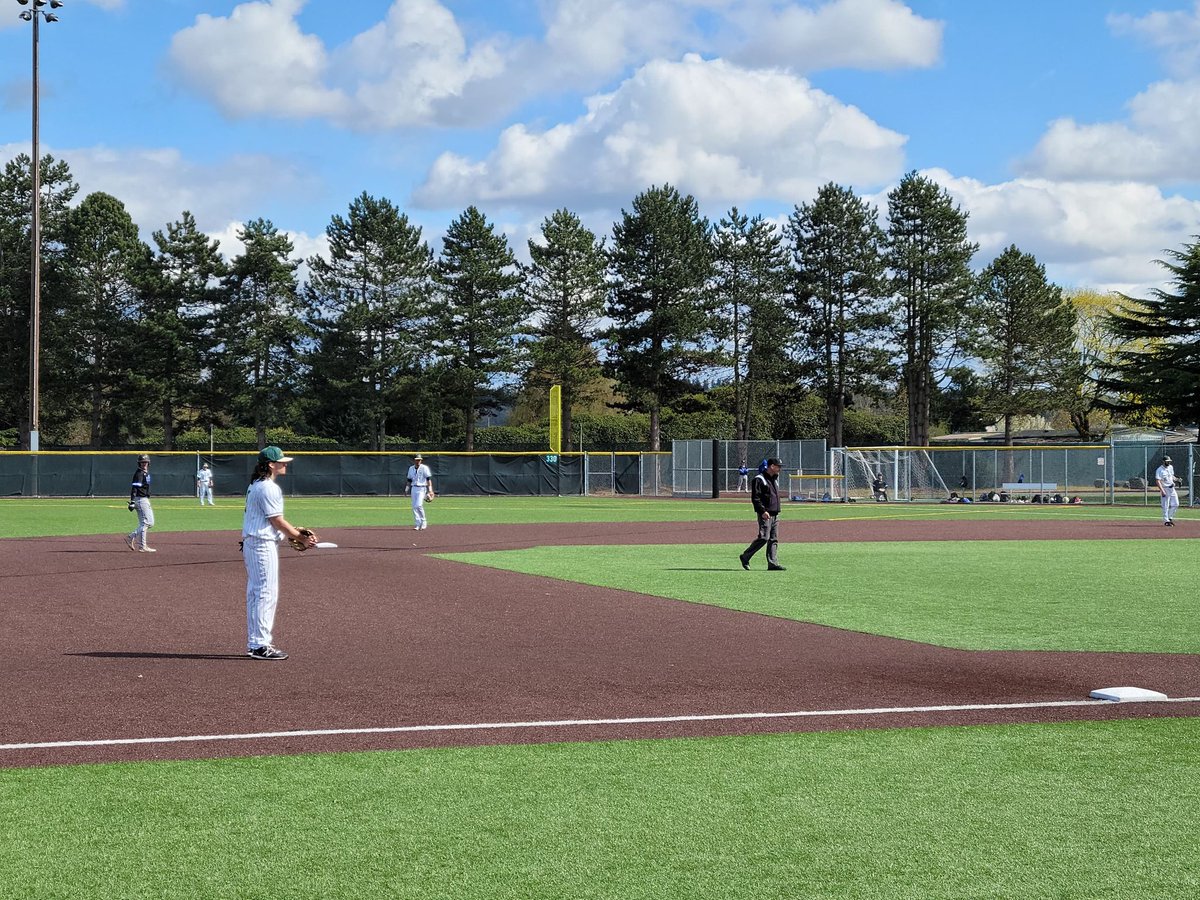 DMoley03's tweet photo. Final from Kent, WA
Grays Harbor 9 #ChokeEm
Green River 6  #GoGators🐊

Green River down 7 in the 9th, got the tying run to the dish but the comeback came up short

Players of the Game🏆
@CClevey3 3-5, 2 R, 2 2B, 1 RBI
@Winterhalder44 3-3, 2 BB, RBI | 5 IP, 2 ER, 9 K
#GrowTheGame https://t.co/XMHSKMA6Yy